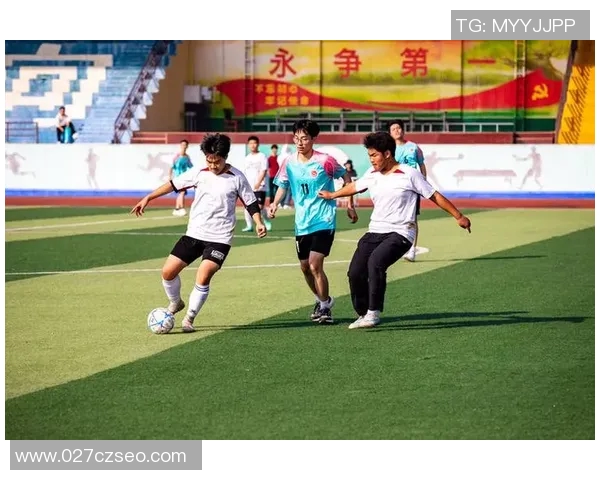 大学生挑战皇马足球队的激情对决与青春梦想的碰撞