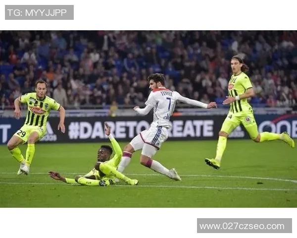 巴萨与里昂精彩对决回放全场集锦及战术分析